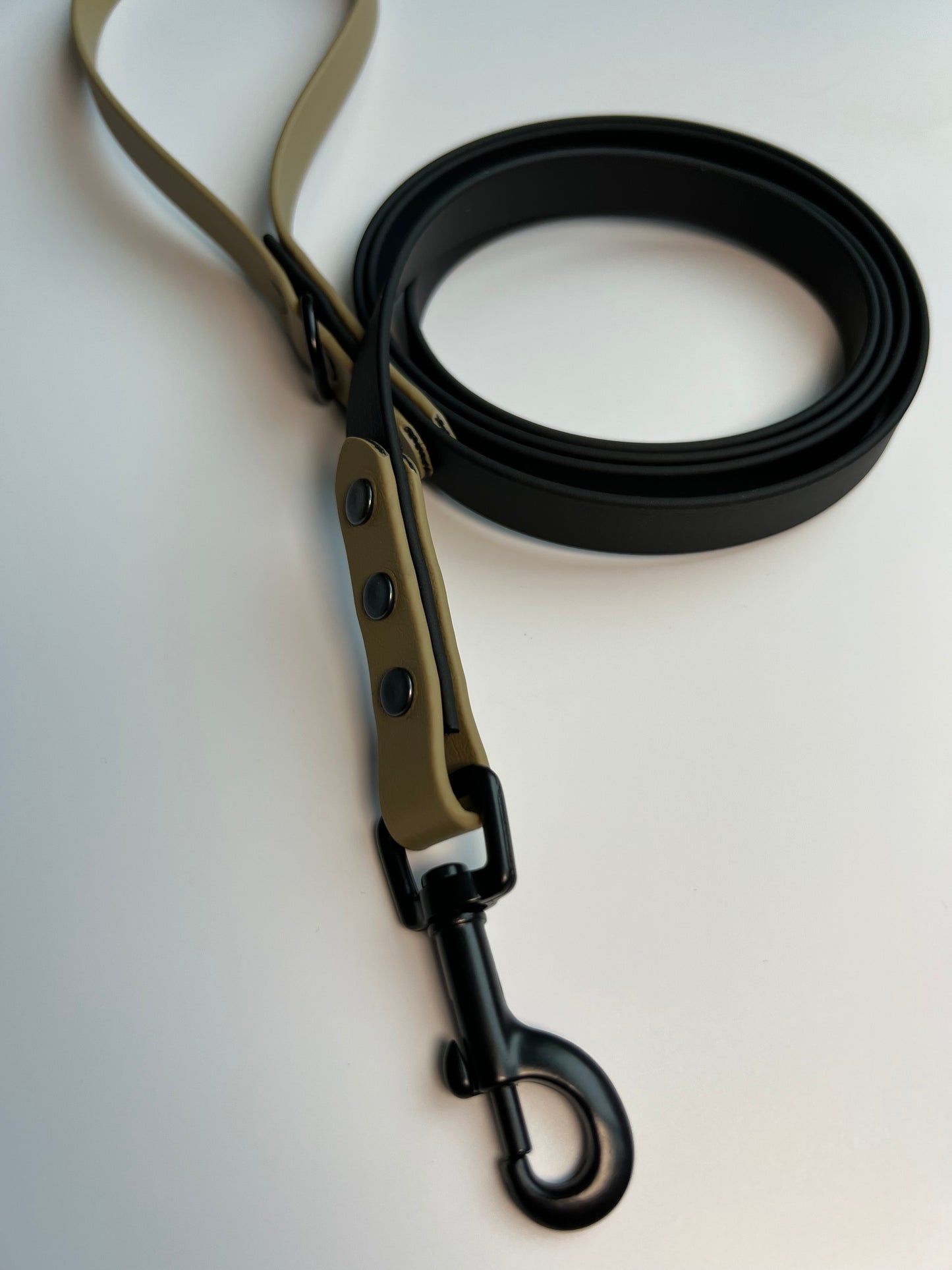 Two-tone Biothane Leash Black and Sahara